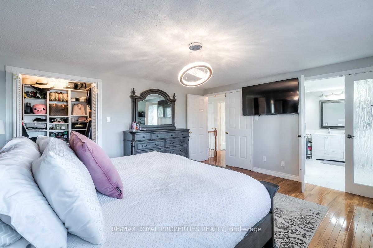 Photo 24 of 47 Butterfield Crescent, Whitby, Rolling Acres — HOMEH