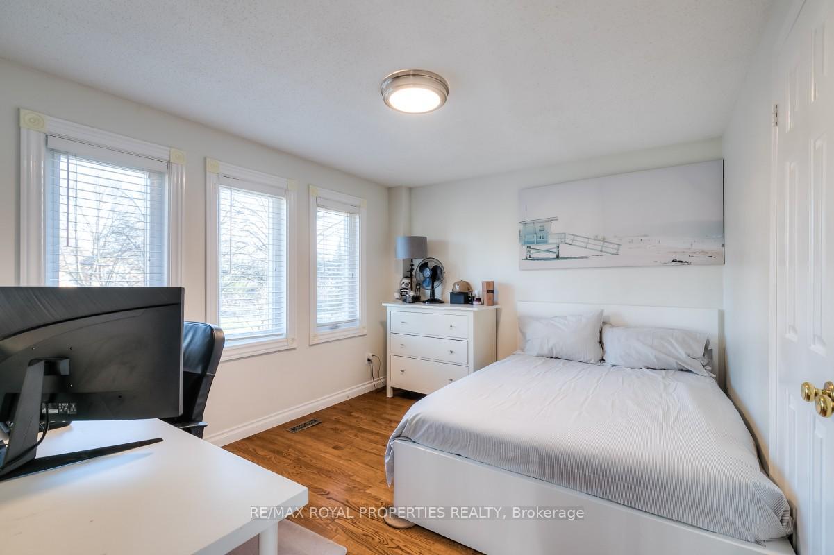 Photo 27 of 47 Butterfield Crescent, Whitby, Rolling Acres — HOMEH