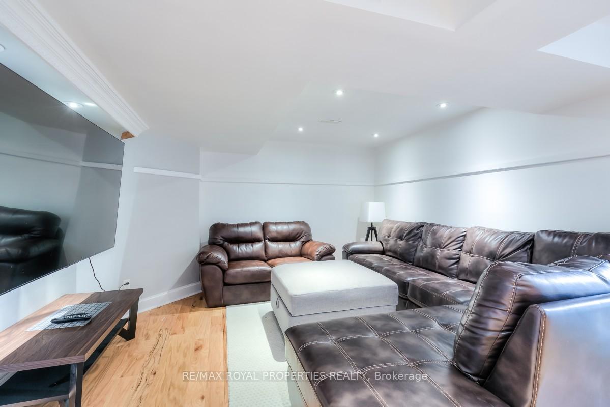 Photo 32 of 47 Butterfield Crescent, Whitby, Rolling Acres — HOMEH