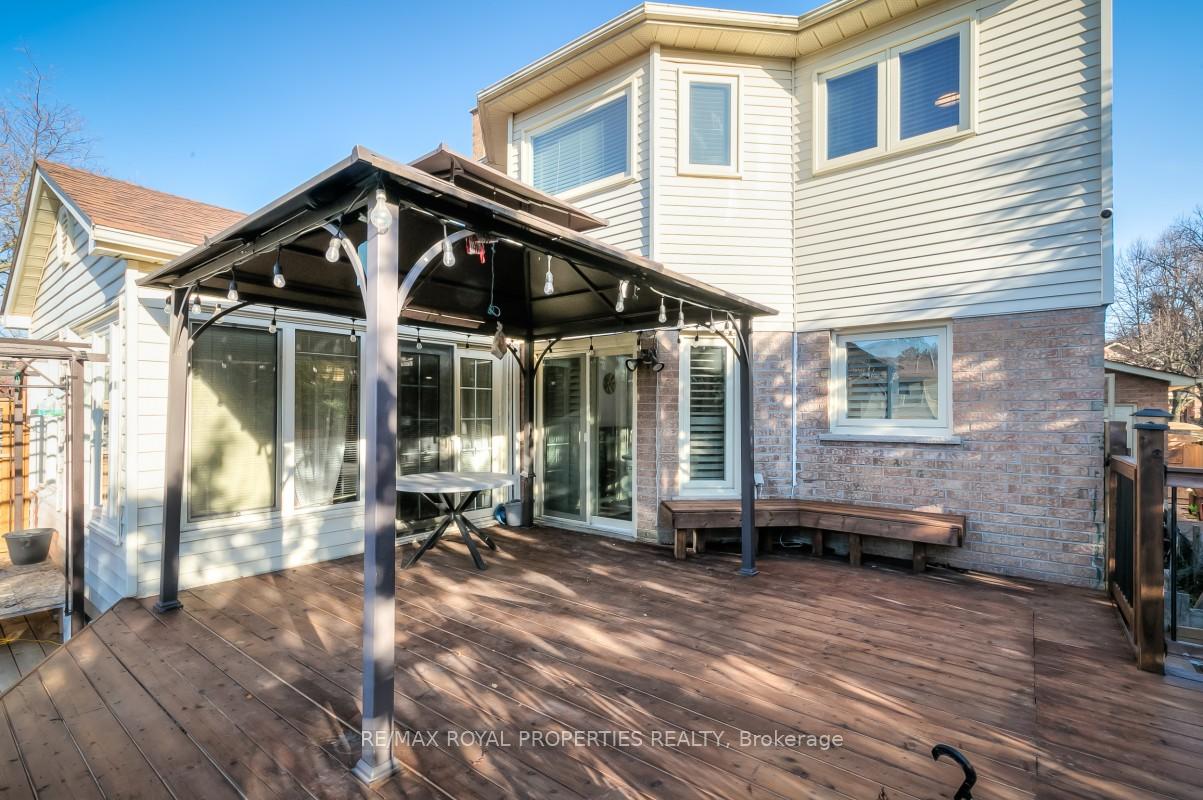 Photo 35 of 47 Butterfield Crescent, Whitby, Rolling Acres — HOMEH