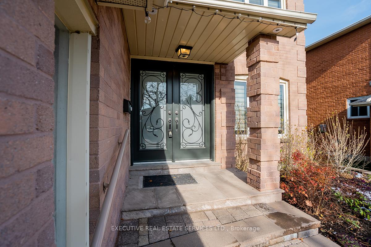 Photo 2 of 46 Willowbrook Drive, Whitby, Pringle Creek — HOMEH