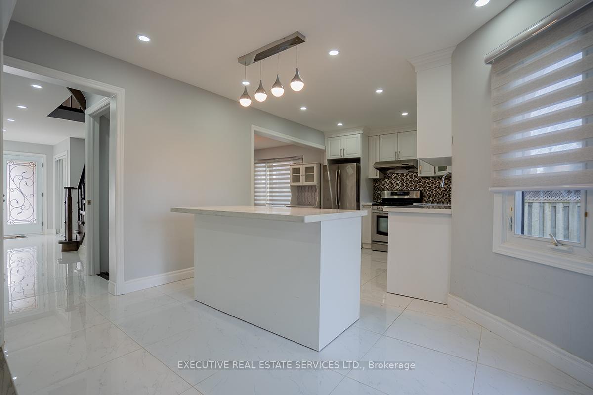 Photo 9 of 46 Willowbrook Drive, Whitby, Pringle Creek — HOMEH