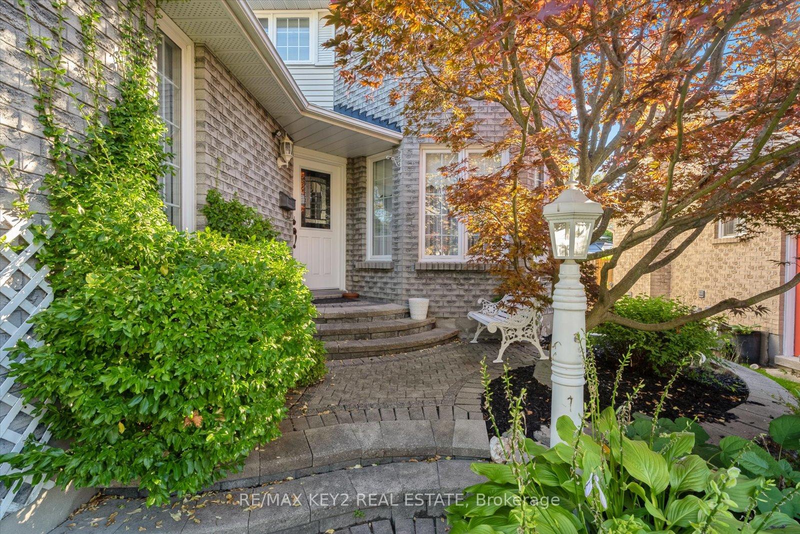 Photo 2 of 911 Peggoty Circle, Oshawa, Eastdale — HOMEH