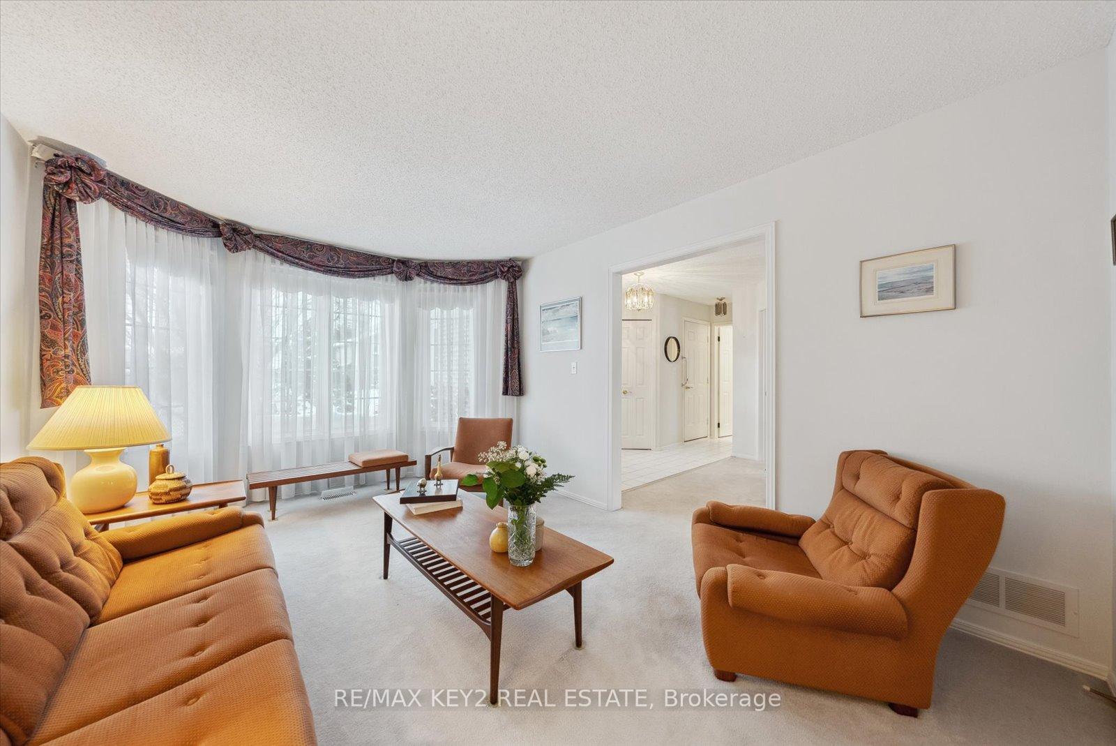 Photo 7 of 911 Peggoty Circle, Oshawa, Eastdale — HOMEH
