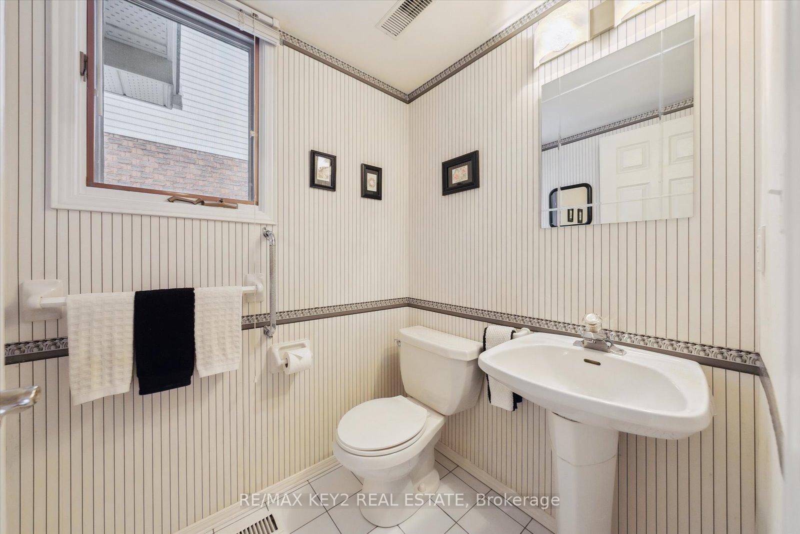Photo 18 of 911 Peggoty Circle, Oshawa, Eastdale — HOMEH