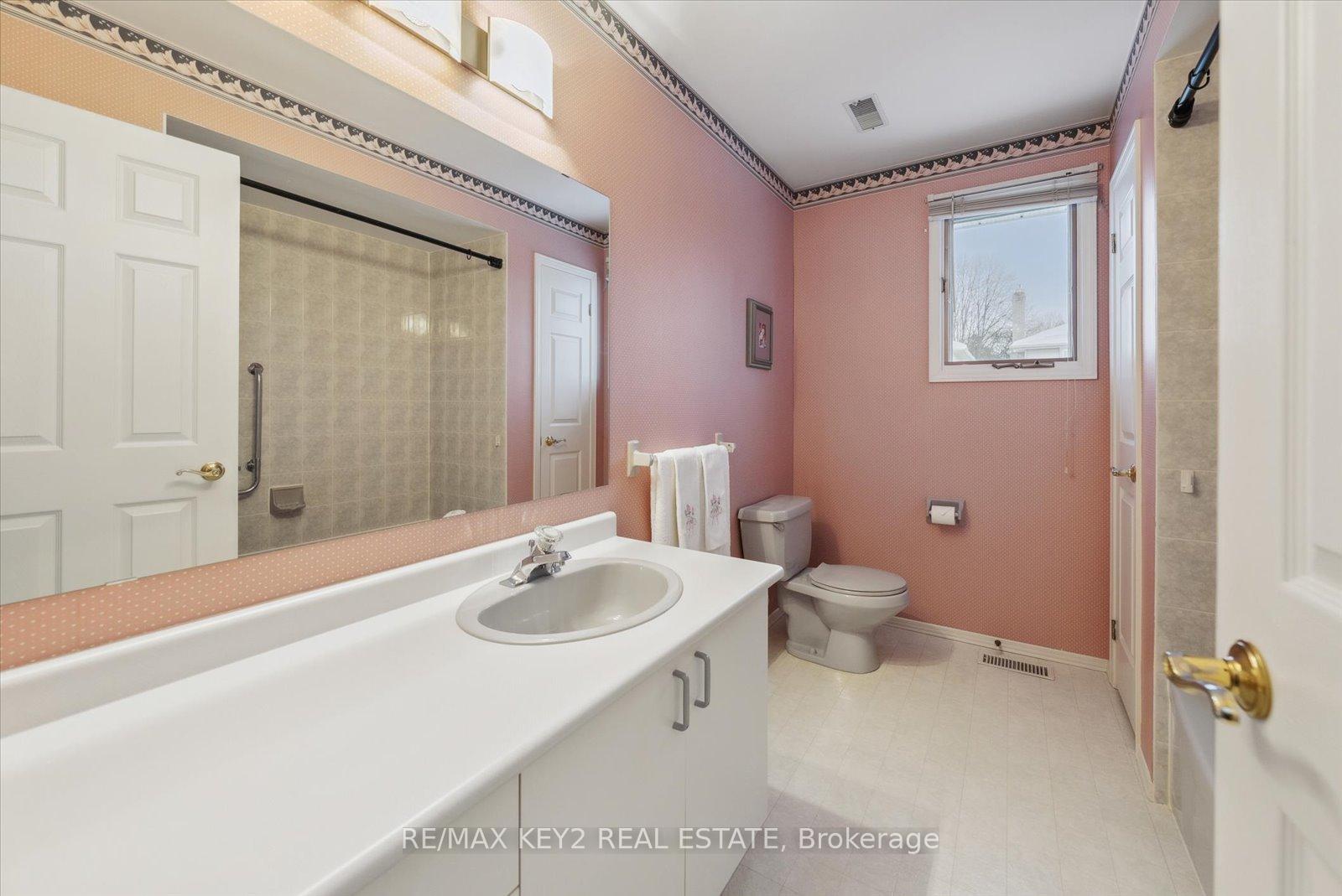 Photo 32 of 911 Peggoty Circle, Oshawa, Eastdale — HOMEH