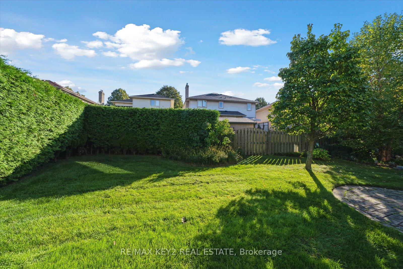Photo 37 of 911 Peggoty Circle, Oshawa, Eastdale — HOMEH