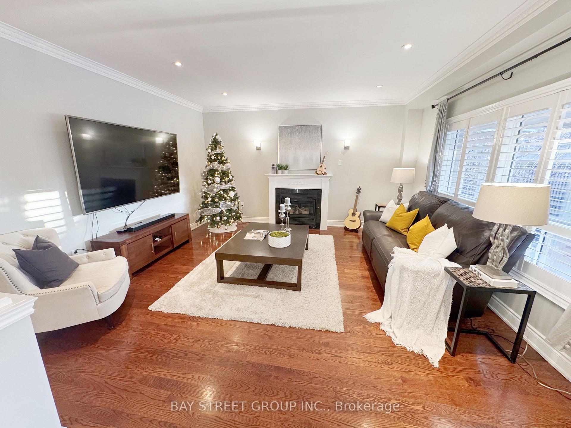 Photo 2 of 22 Hanson Crescent, Whitby, Brooklin — HOMEH