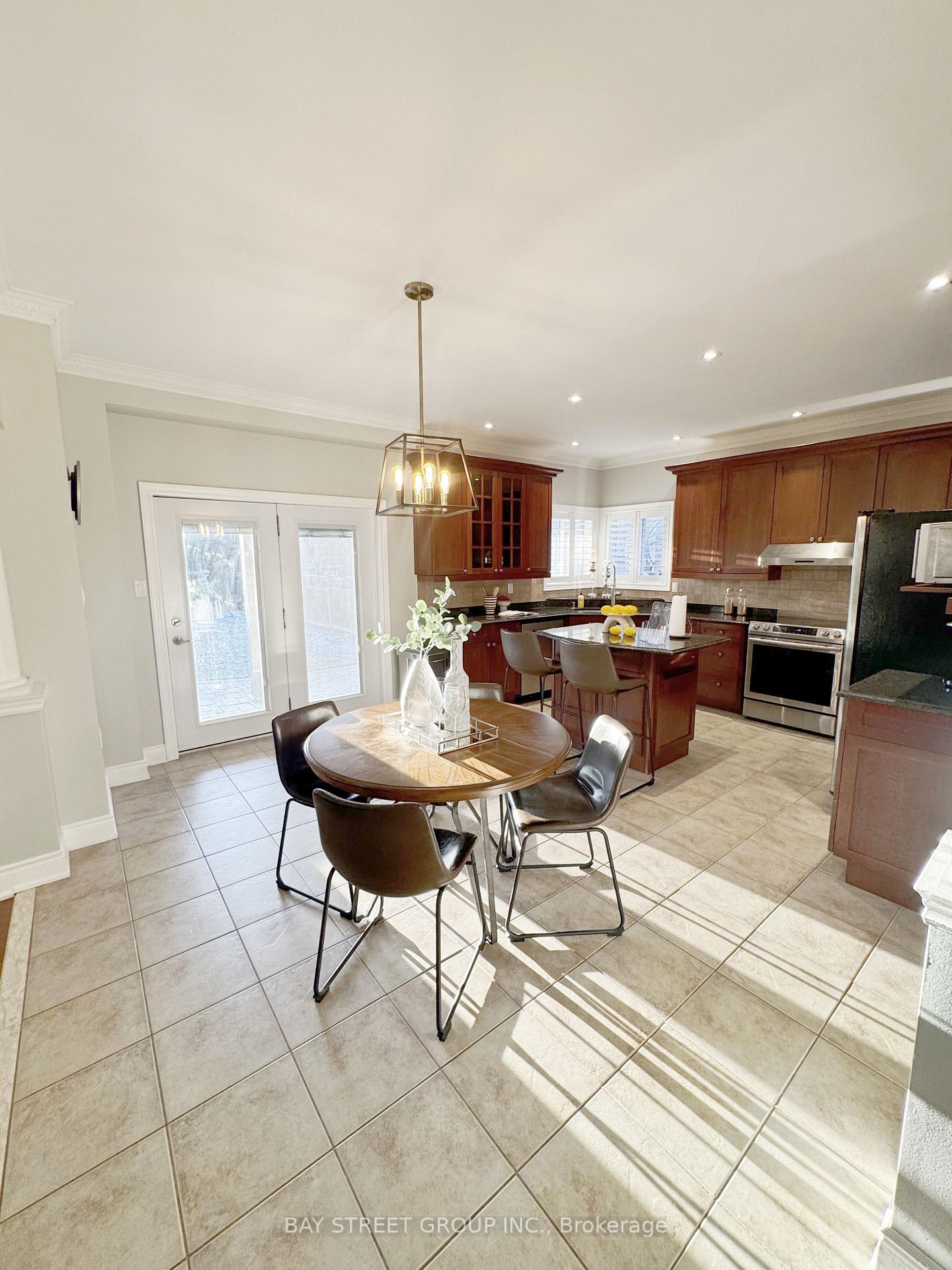 Photo 4 of 22 Hanson Crescent, Whitby, Brooklin — HOMEH