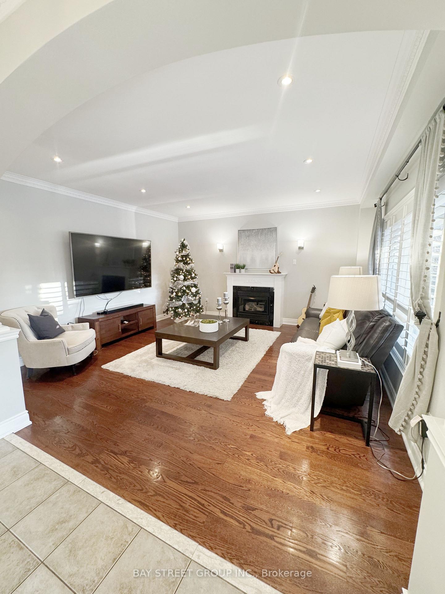 Photo 5 of 22 Hanson Crescent, Whitby, Brooklin — HOMEH