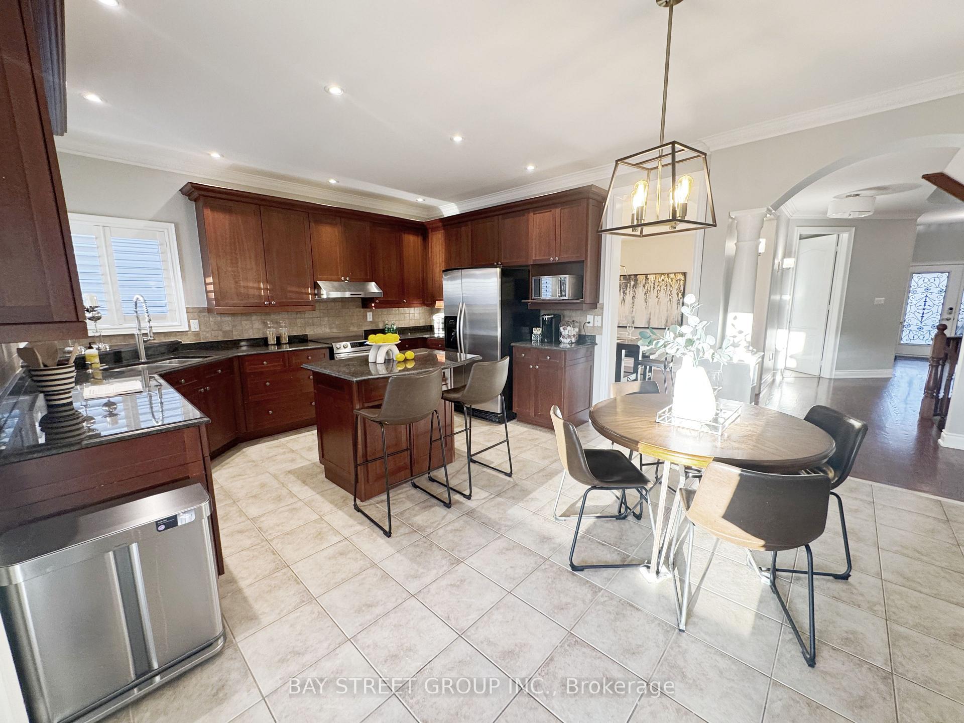 Photo 6 of 22 Hanson Crescent, Whitby, Brooklin — HOMEH