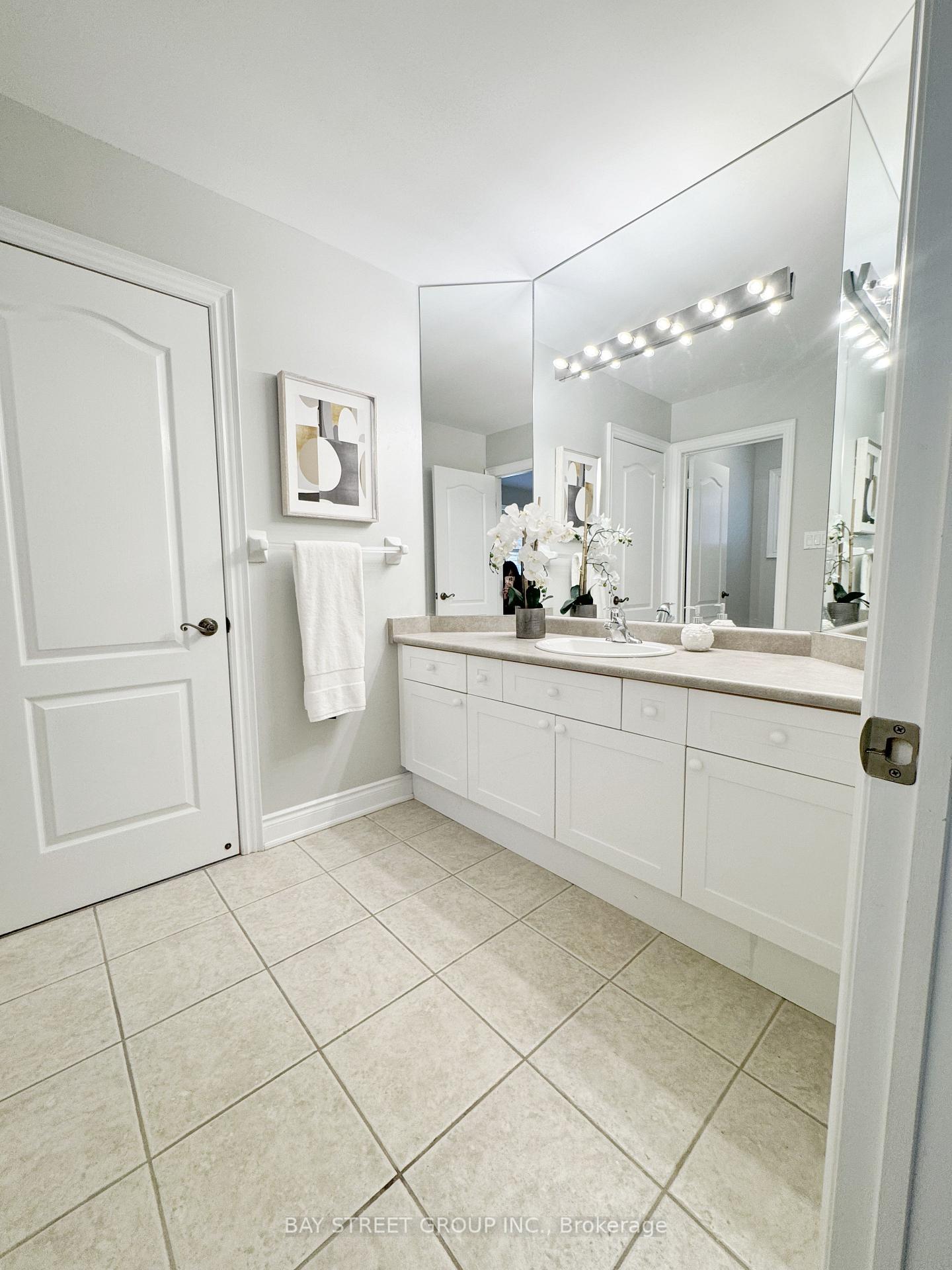 Photo 19 of 22 Hanson Crescent, Whitby, Brooklin — HOMEH