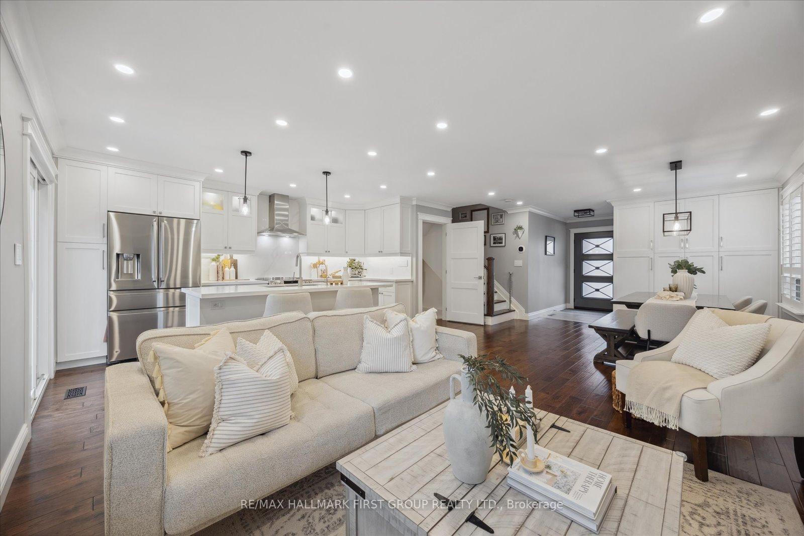 Photo 6 of 821 Red Maple Court, Whitby, Williamsburg — HOMEH