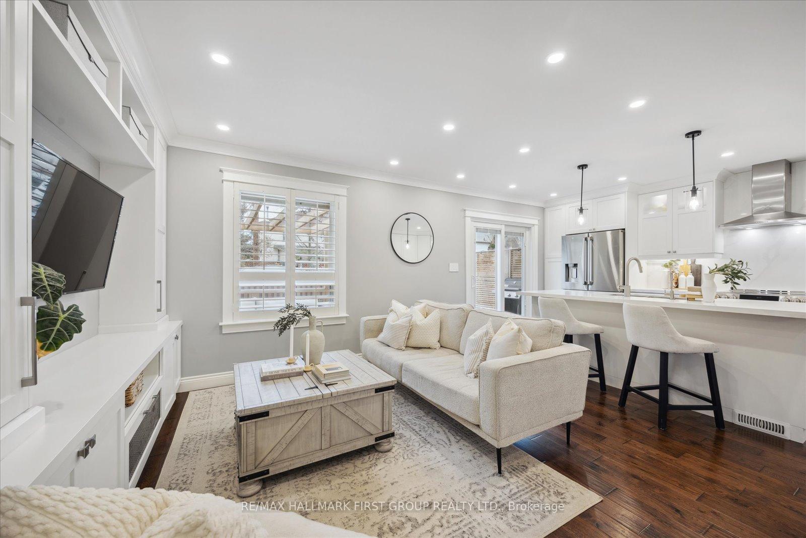 Photo 8 of 821 Red Maple Court, Whitby, Williamsburg — HOMEH