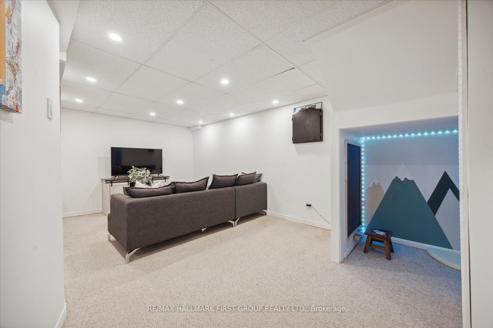 Photo 26 of 821 Red Maple Court, Whitby, Williamsburg — HOMEH