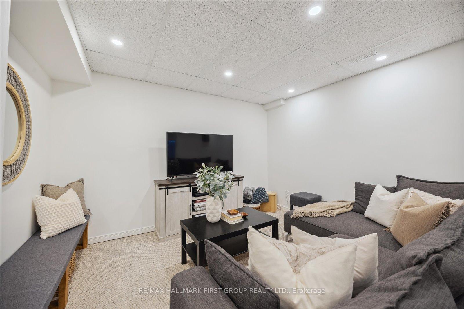 Photo 27 of 821 Red Maple Court, Whitby, Williamsburg — HOMEH