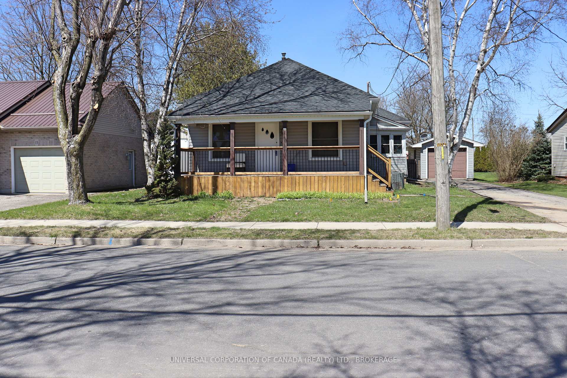 Photo 1 of 11 Forest Street W, Aylmer — HOMEH