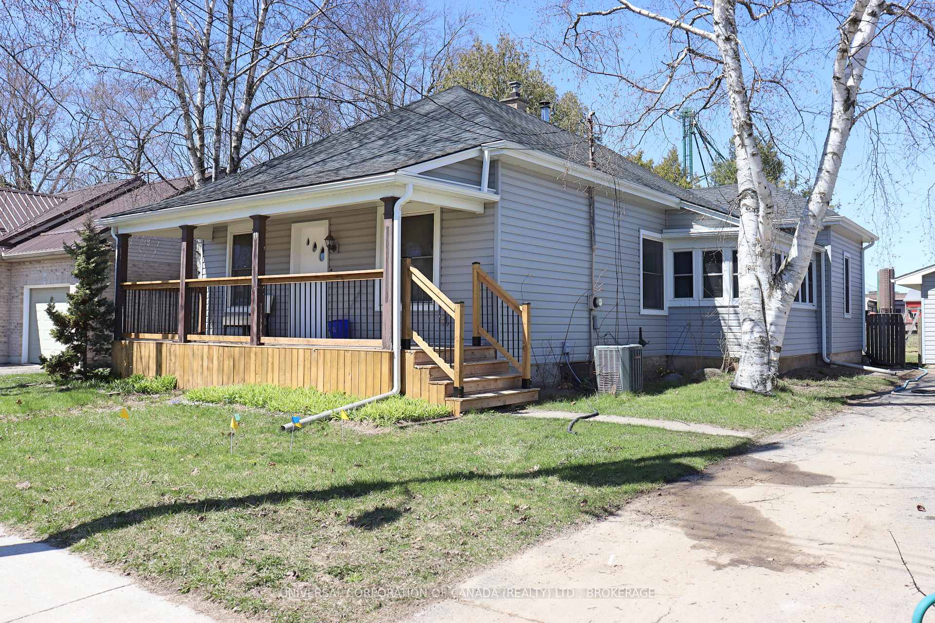 Photo 2 of 11 Forest Street W, Aylmer — HOMEH