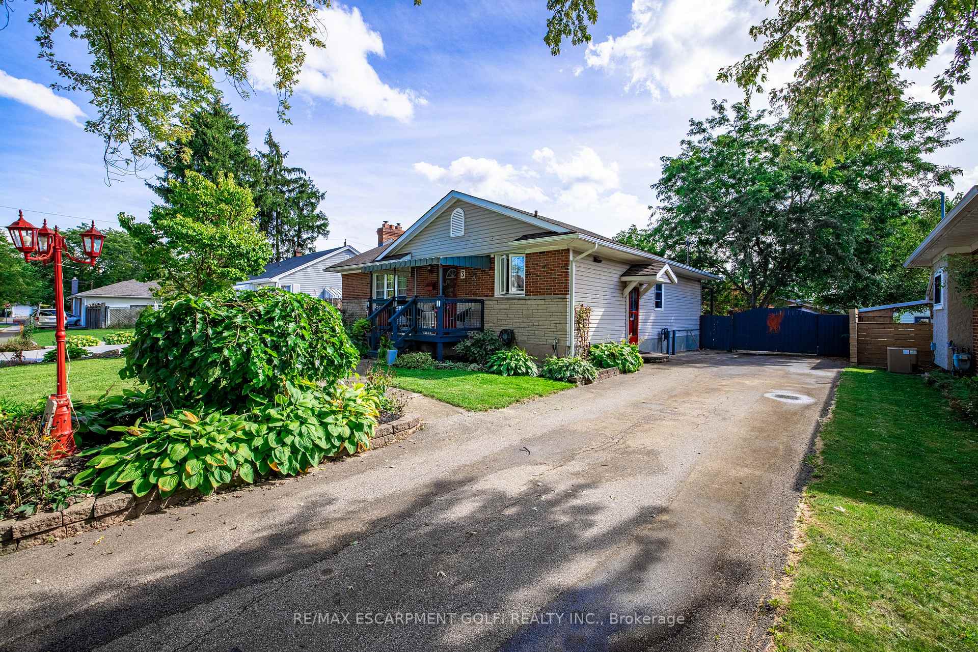 Photo 1 of 3 Maplewood Crescent, Welland, Prince Charles — HOMEH