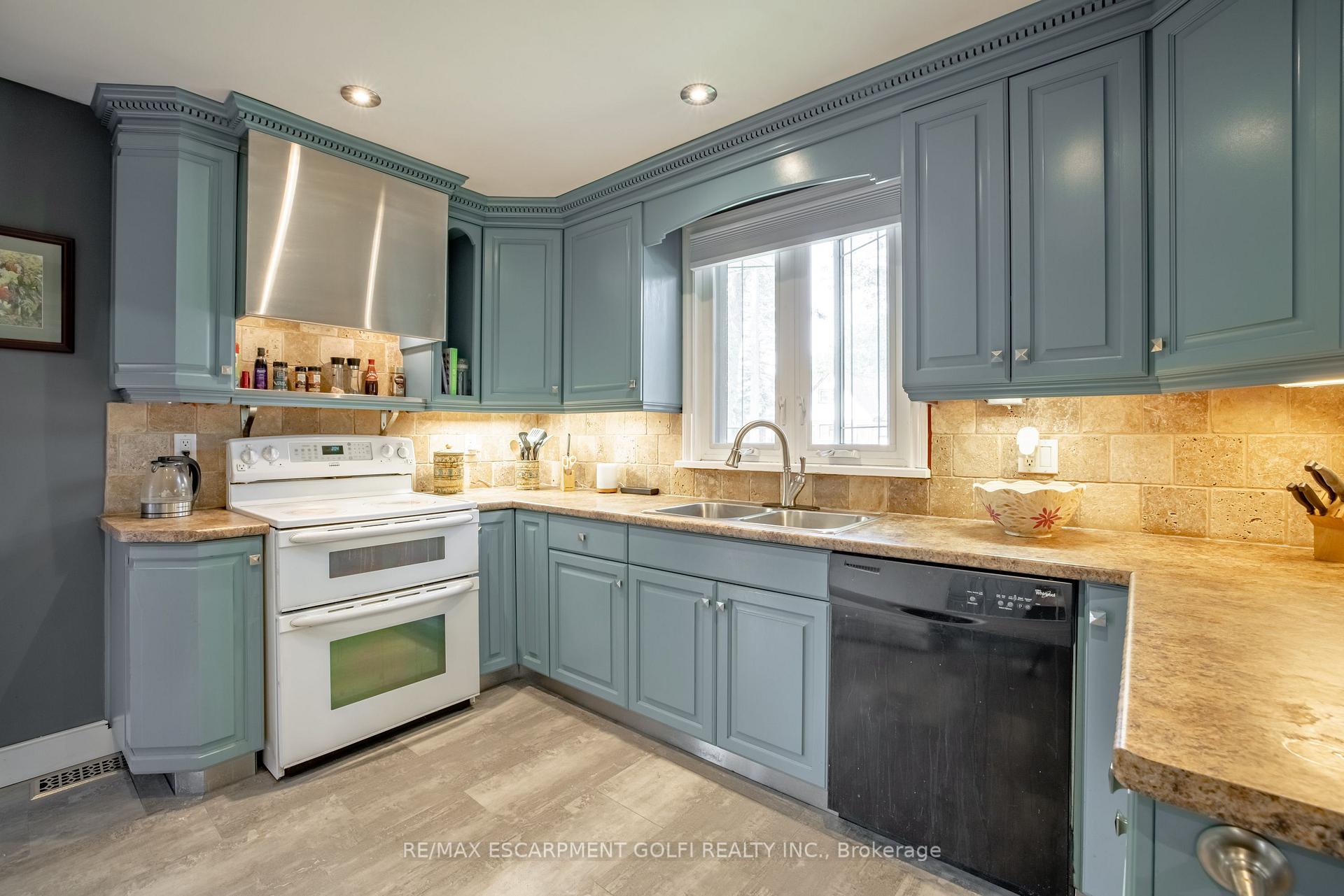 Photo 10 of 3 Maplewood Crescent, Welland, Prince Charles — HOMEH