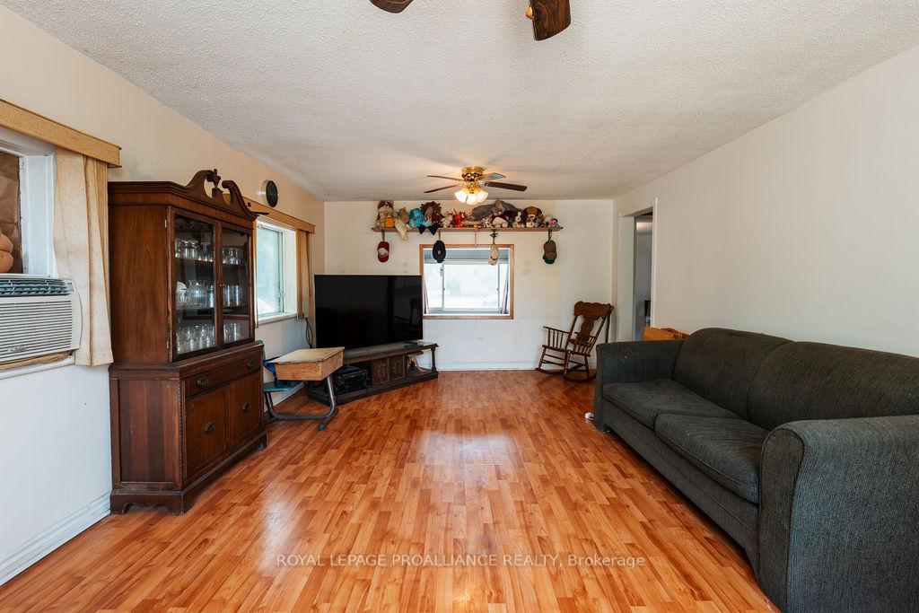 Photo 8 of 72 Doxtator Drive, Belleville, Belleville Ward — HOMEH