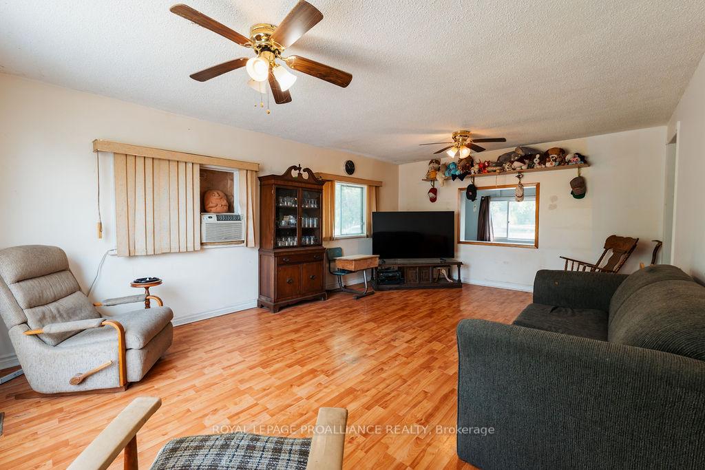Photo 5 of 72 Doxtator Drive, Belleville, Belleville Ward — HOMEH