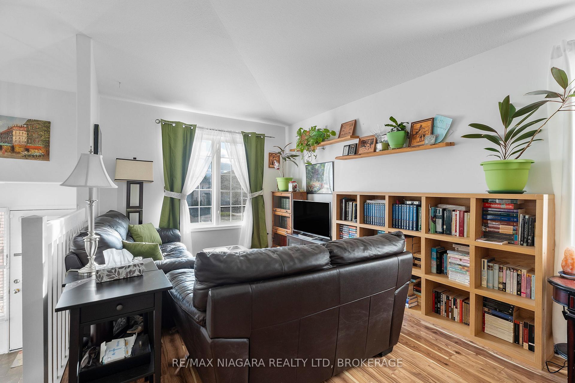 Photo 5 of 283 Oakcrest Avenue, Welland, West Welland — HOMEH