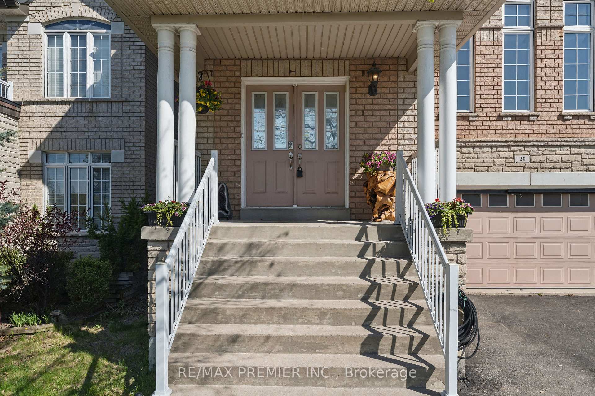 Photo 2 of 20 Bucksaw Drive, Vaughan, Vellore Village — HOMEH