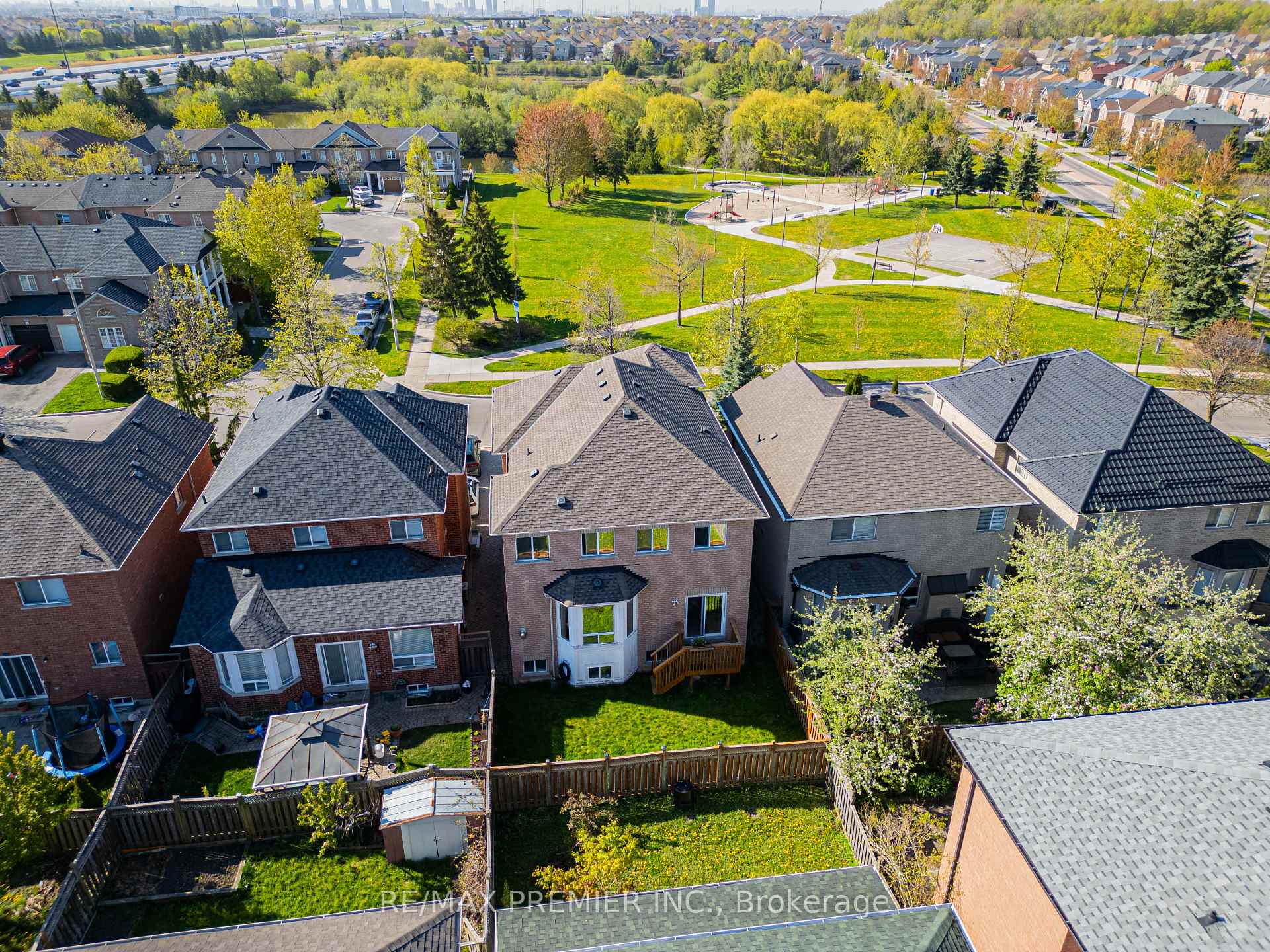 Photo 3 of 20 Bucksaw Drive, Vaughan, Vellore Village — HOMEH