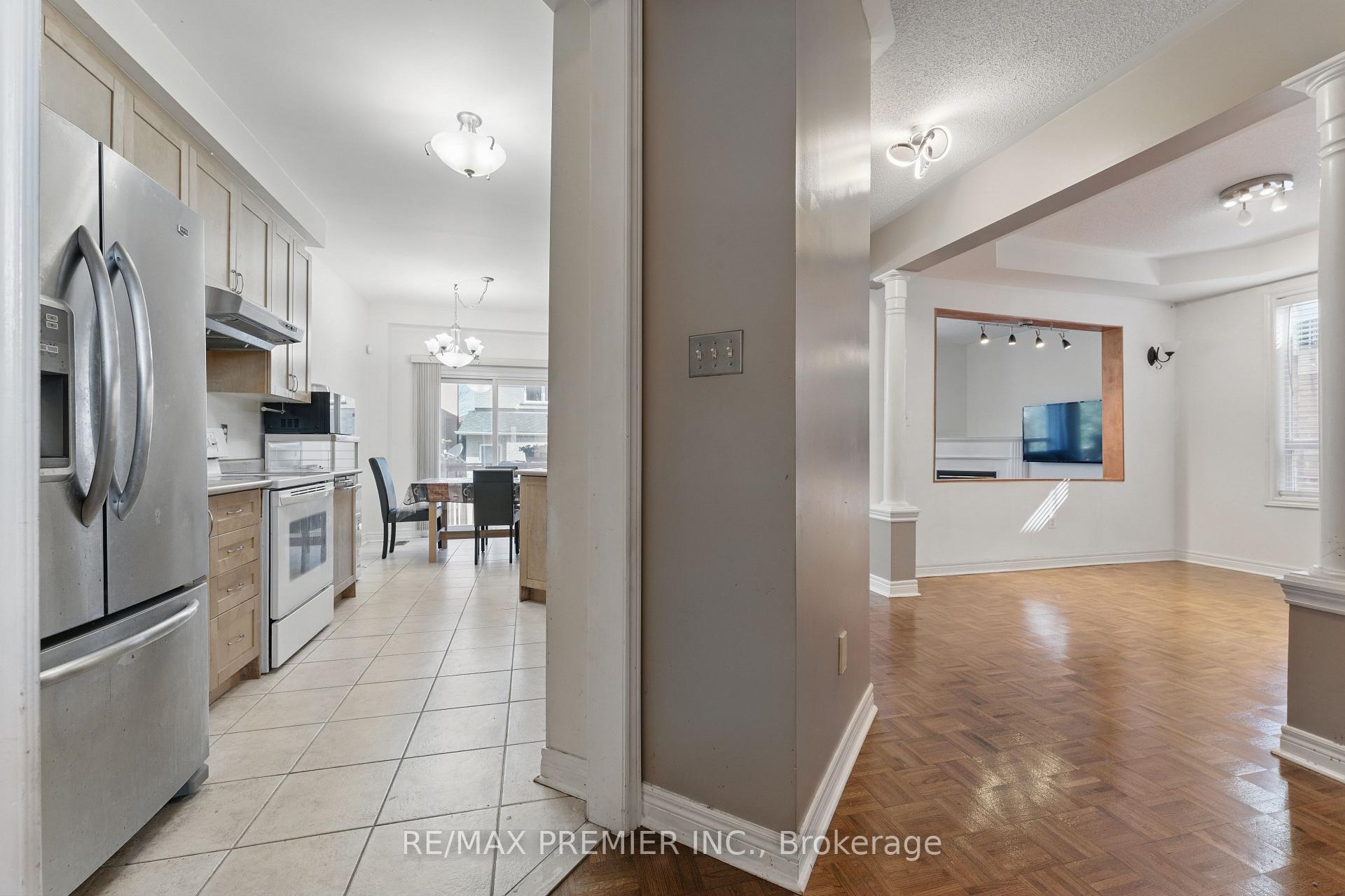 Photo 5 of 20 Bucksaw Drive, Vaughan, Vellore Village — HOMEH
