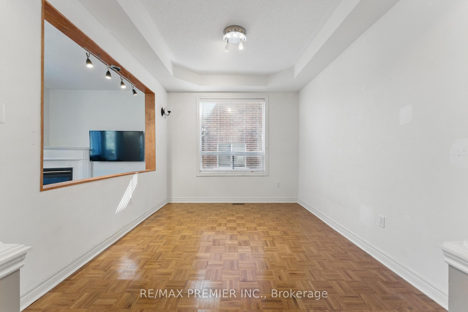 Photo 6 of 20 Bucksaw Drive, Vaughan, Vellore Village — HOMEH