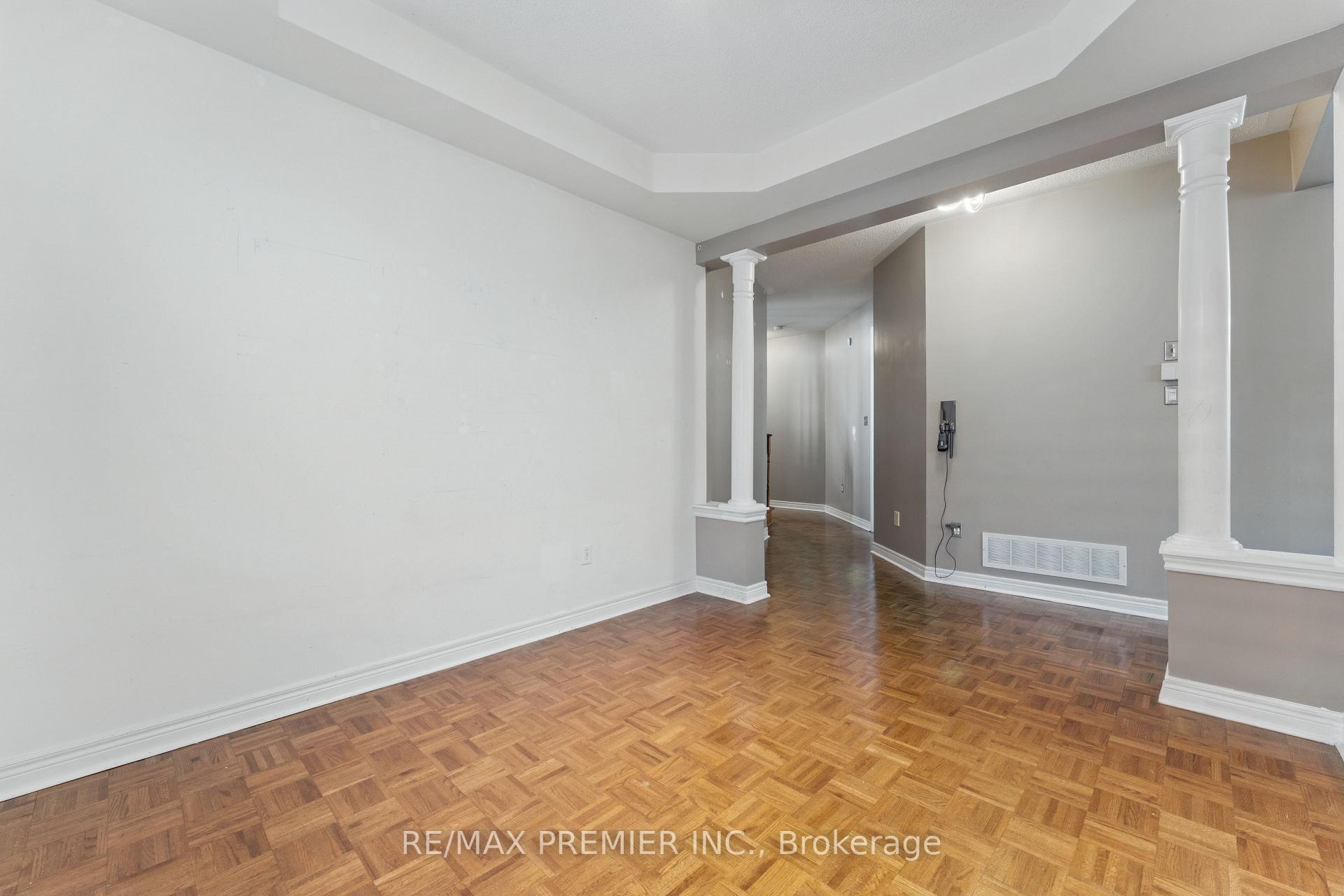 Photo 8 of 20 Bucksaw Drive, Vaughan, Vellore Village — HOMEH