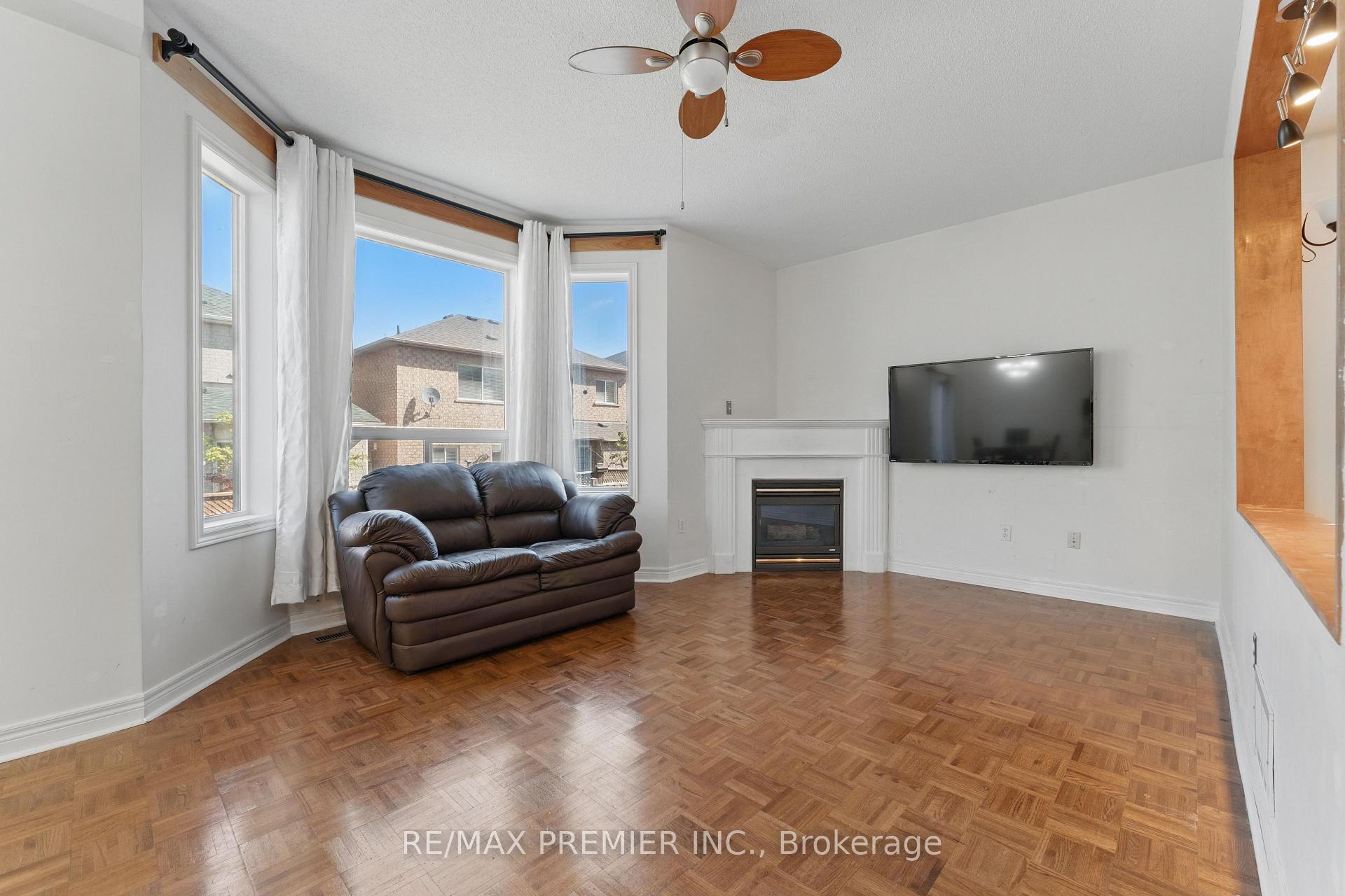 Photo 10 of 20 Bucksaw Drive, Vaughan, Vellore Village — HOMEH