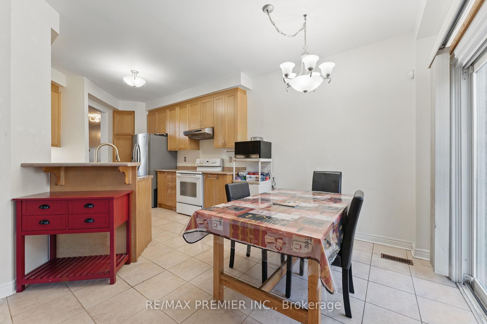 Photo 13 of 20 Bucksaw Drive, Vaughan, Vellore Village — HOMEH