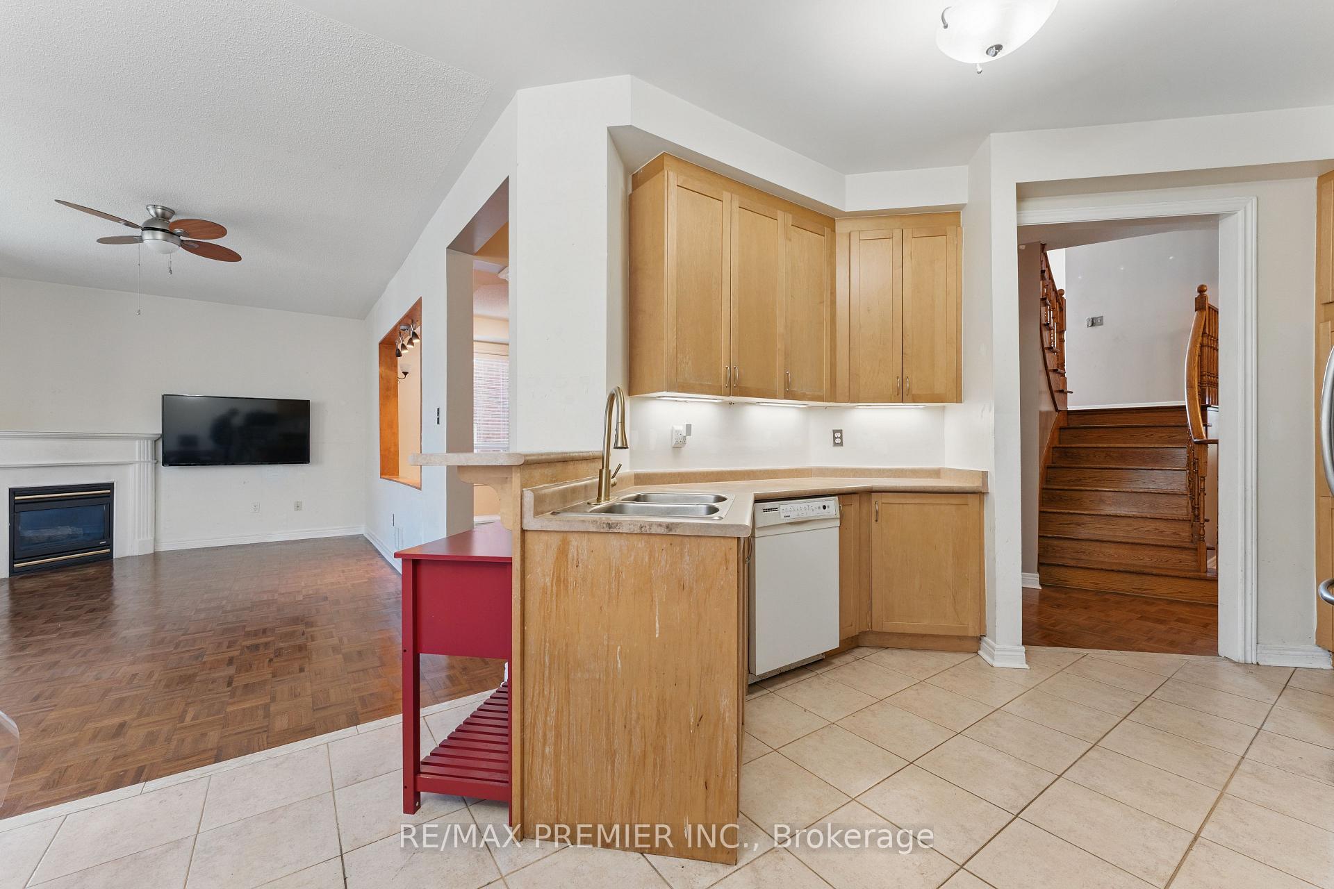 Photo 15 of 20 Bucksaw Drive, Vaughan, Vellore Village — HOMEH