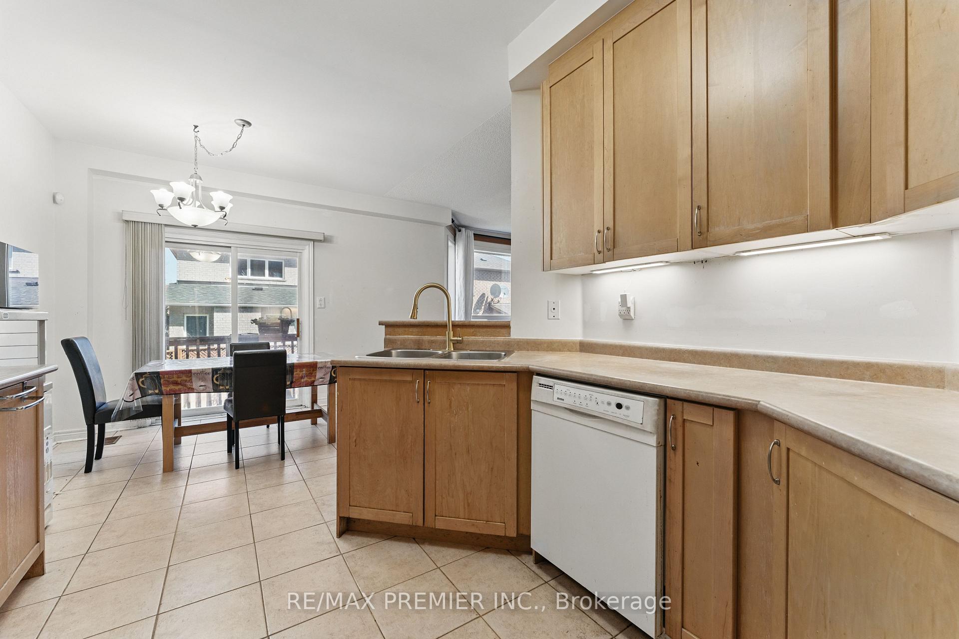 Photo 16 of 20 Bucksaw Drive, Vaughan, Vellore Village — HOMEH