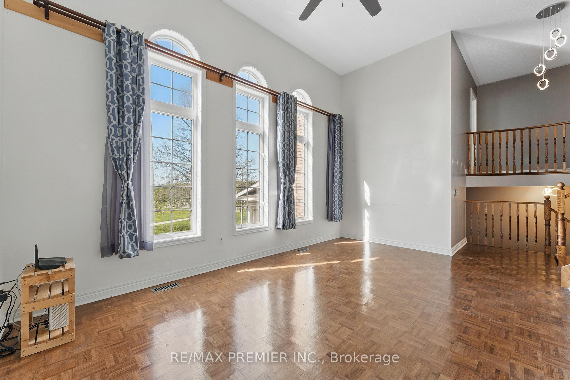 Photo 18 of 20 Bucksaw Drive, Vaughan, Vellore Village — HOMEH