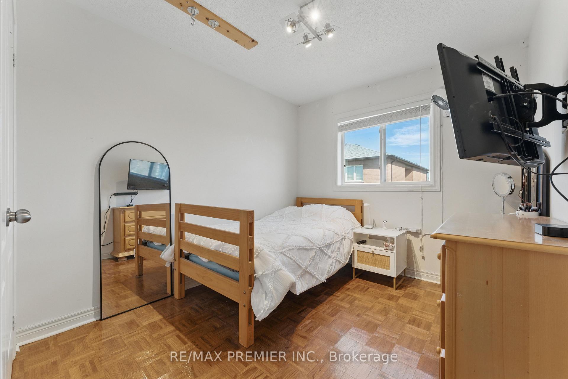 Photo 21 of 20 Bucksaw Drive, Vaughan, Vellore Village — HOMEH