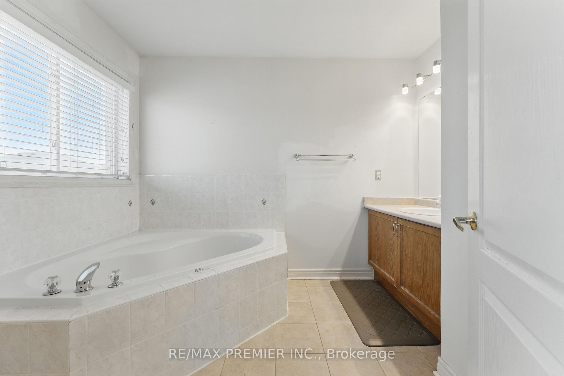 Photo 28 of 20 Bucksaw Drive, Vaughan, Vellore Village — HOMEH