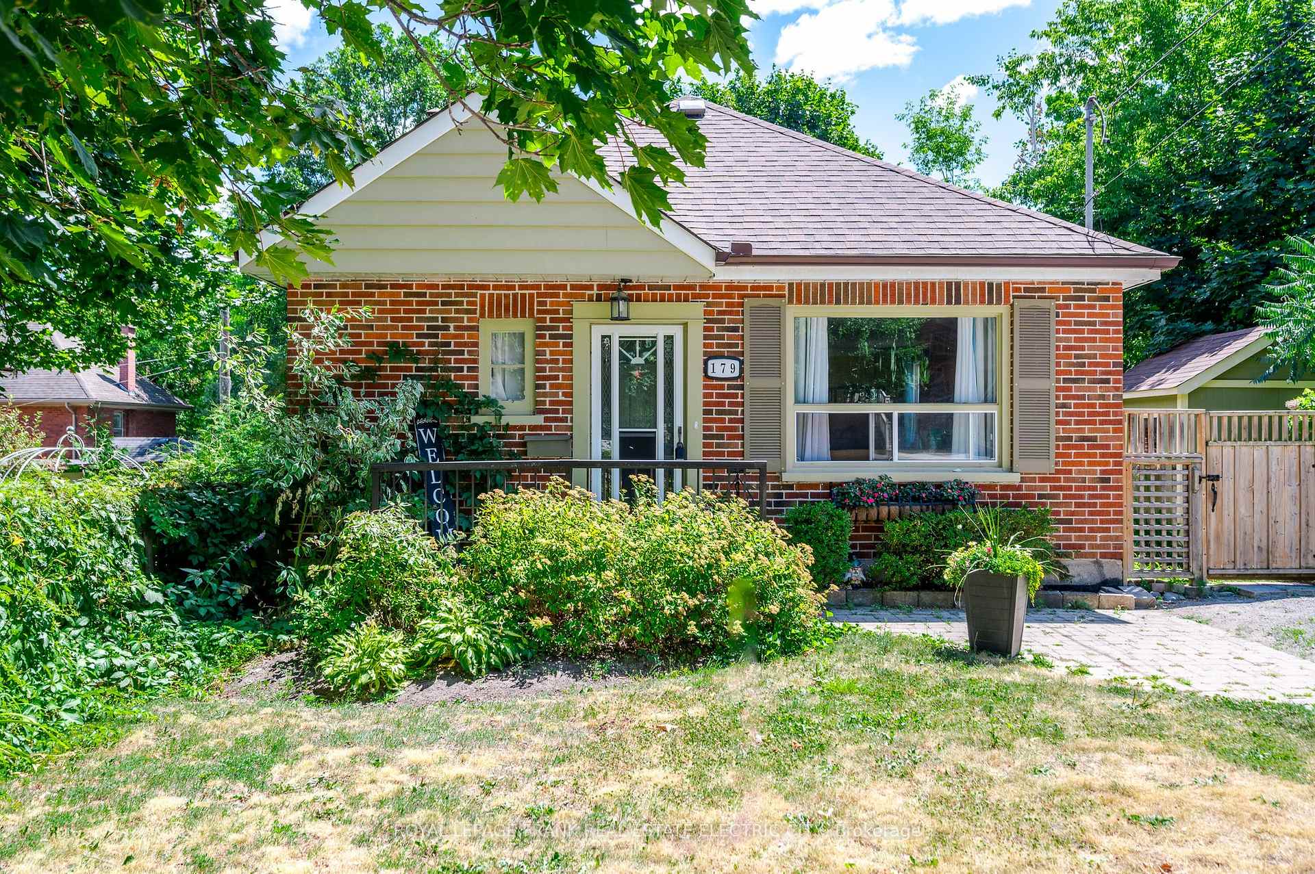 Photo 3 of 179 Aberdeen Avenue, Peterborough, Northcrest Ward 5 — HOMEH