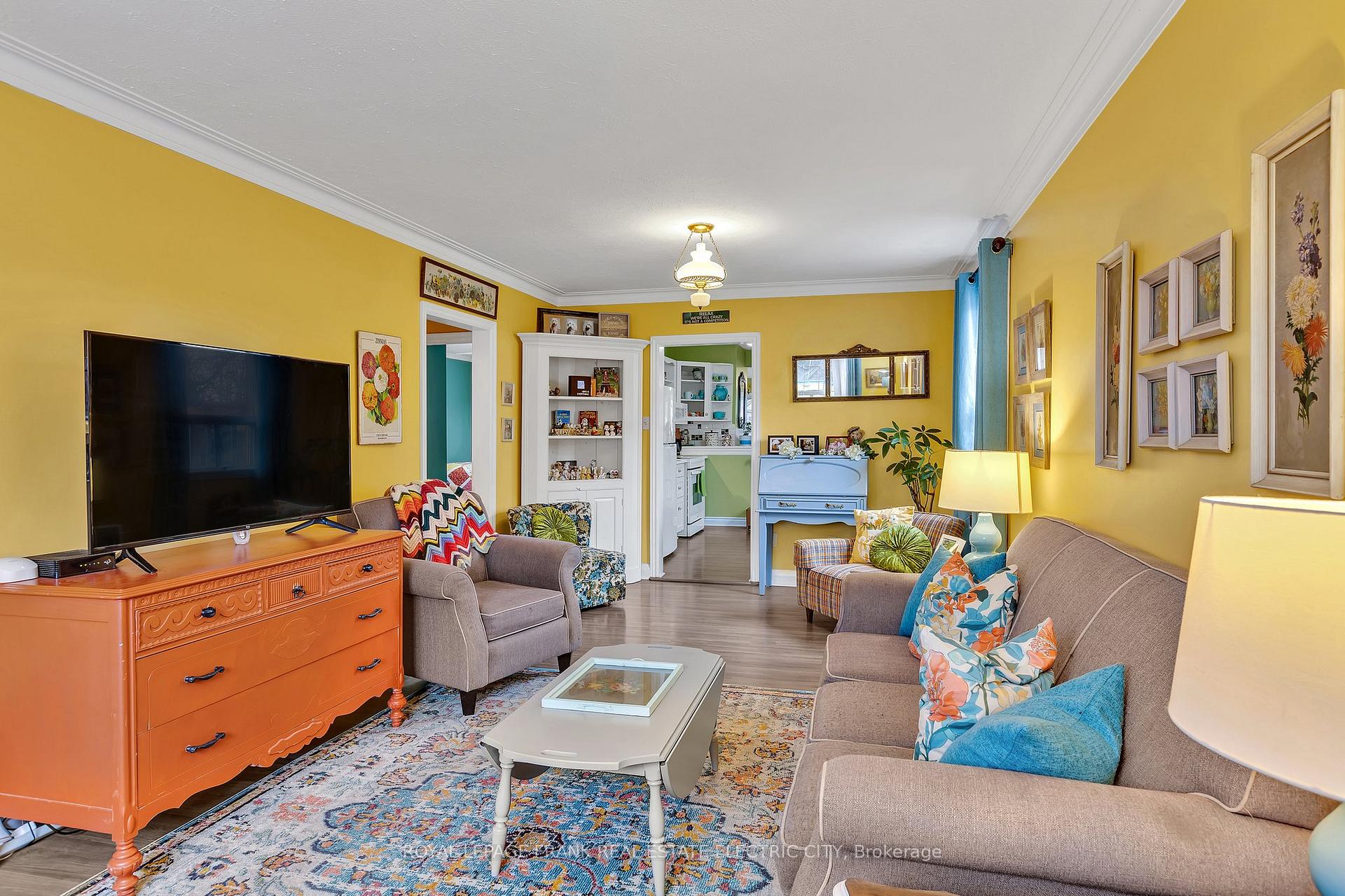 Photo 9 of 179 Aberdeen Avenue, Peterborough, Northcrest Ward 5 — HOMEH