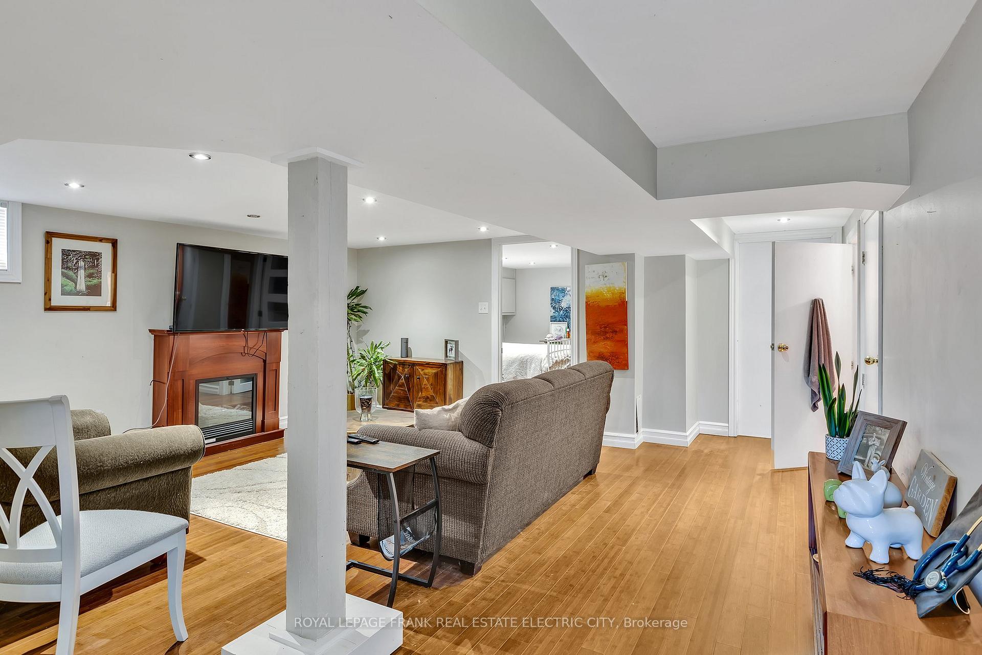 Photo 29 of 179 Aberdeen Avenue, Peterborough, Northcrest Ward 5 — HOMEH