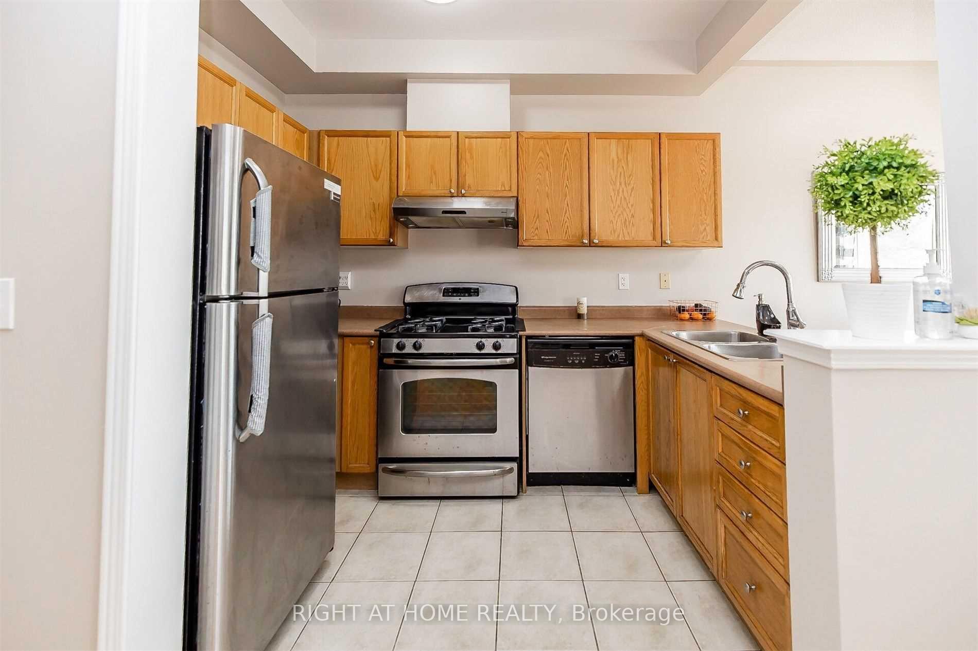 Photo 9 of 48 Pennyroyal Crescent, Brampton, Bramalea North Industrial — HOMEH