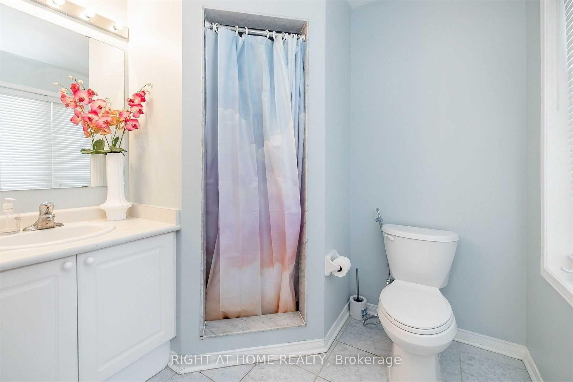 Photo 17 of 48 Pennyroyal Crescent, Brampton, Bramalea North Industrial — HOMEH