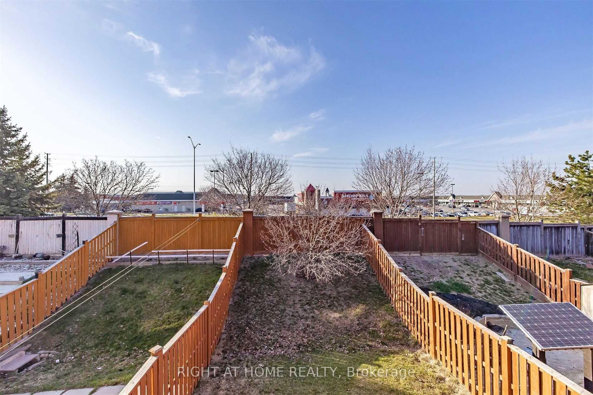 Photo 19 of 48 Pennyroyal Crescent, Brampton, Bramalea North Industrial — HOMEH