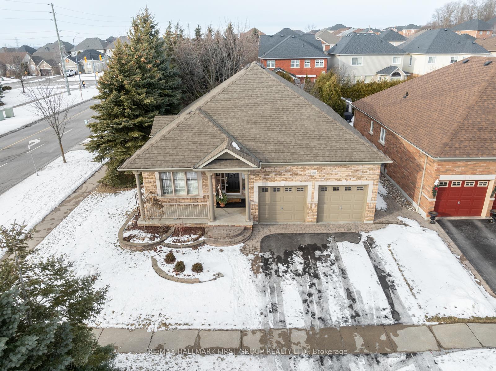 Photo 3 of 953 Greenleaf Circle, Oshawa, Taunton — HOMEH