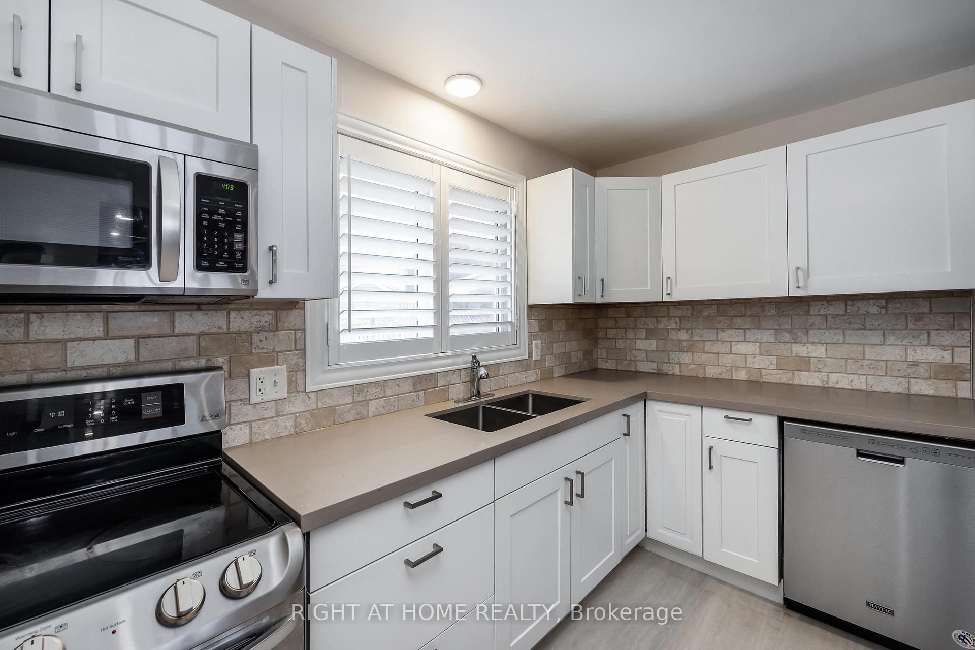 Photo 6 of 430 Oshawa Boulevard N, Oshawa, O'Neill — HOMEH