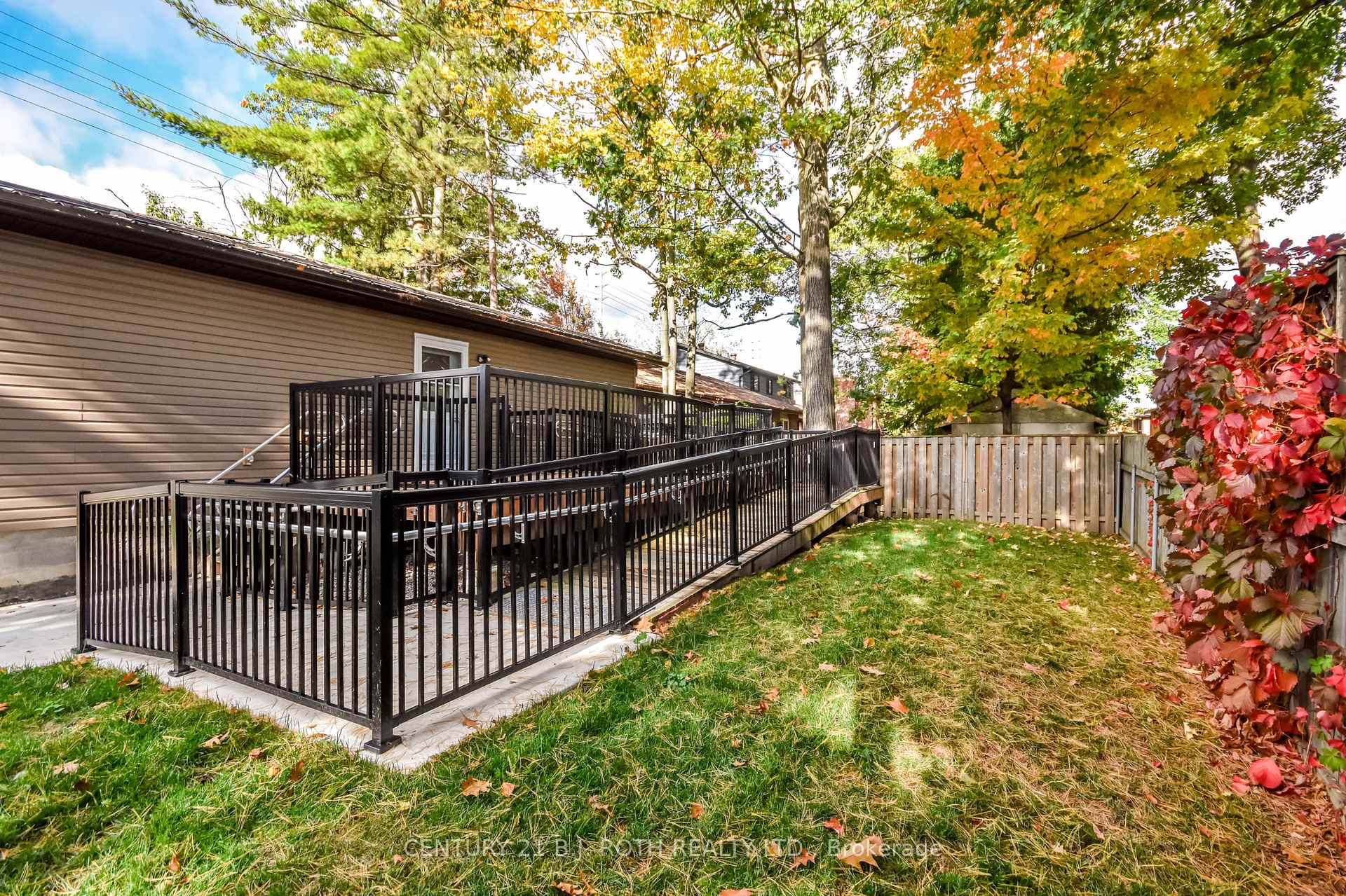 Photo 31 of 263 Anne Street N, Barrie, Sunnidale — HOMEH