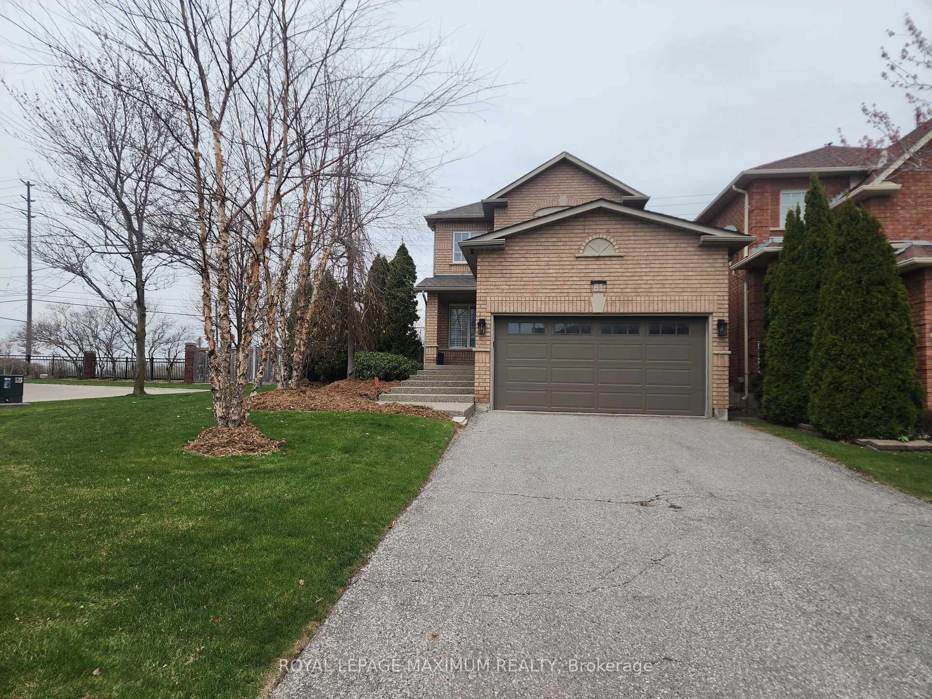 Photo 1 of 81 Thornton Crescent, Vaughan, Maple — HOMEH