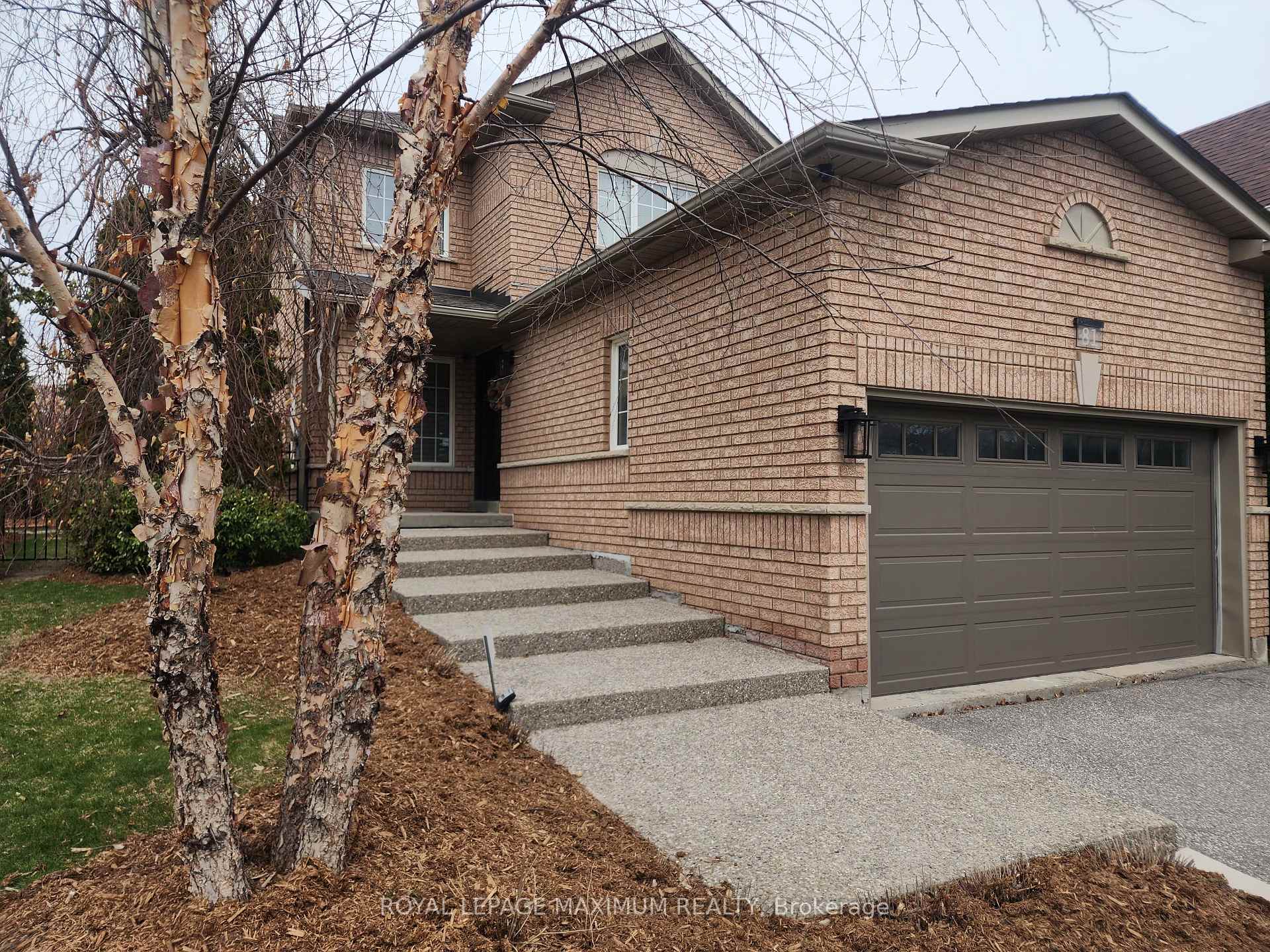Photo 3 of 81 Thornton Crescent, Vaughan, Maple — HOMEH
